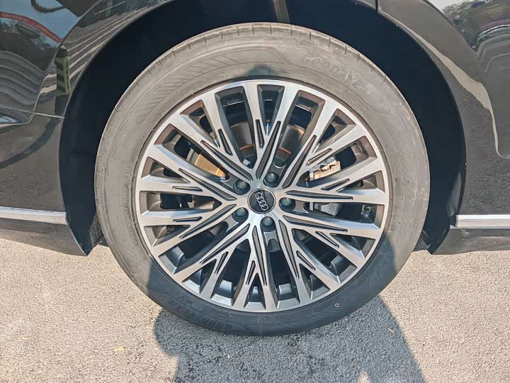 Фото 21 - Audi A8