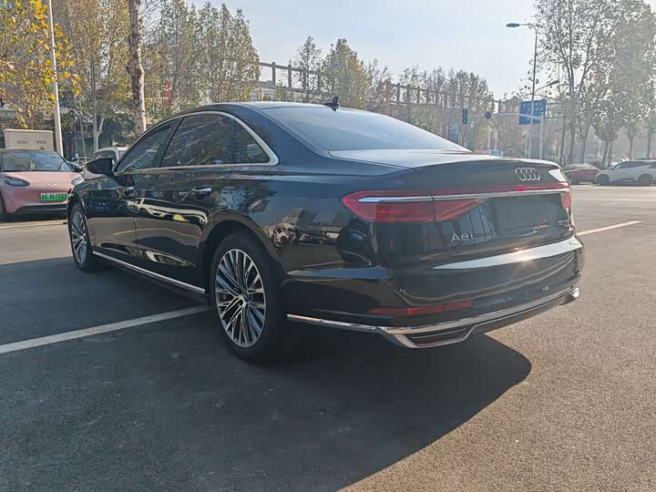 Фото 22 - Audi A8