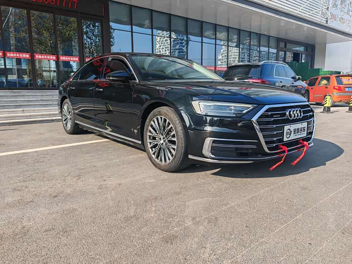 Фото 3 - Audi A8