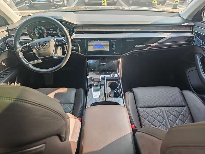 Фото 9 - Audi A8