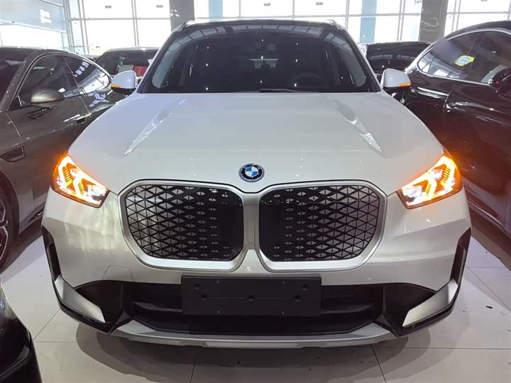 Фото 3 - BMW iX1