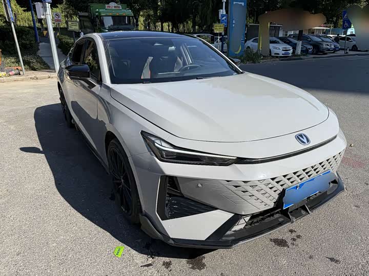 Фото 1 - Changan UNI-V