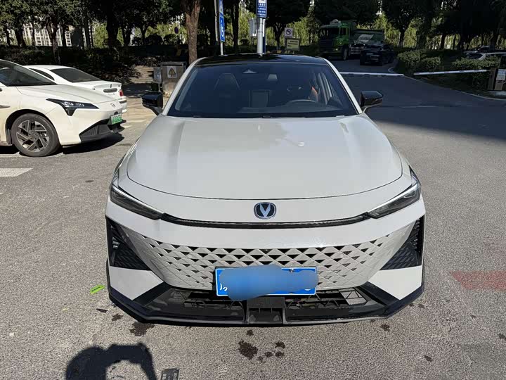 Фото 2 - Changan UNI-V