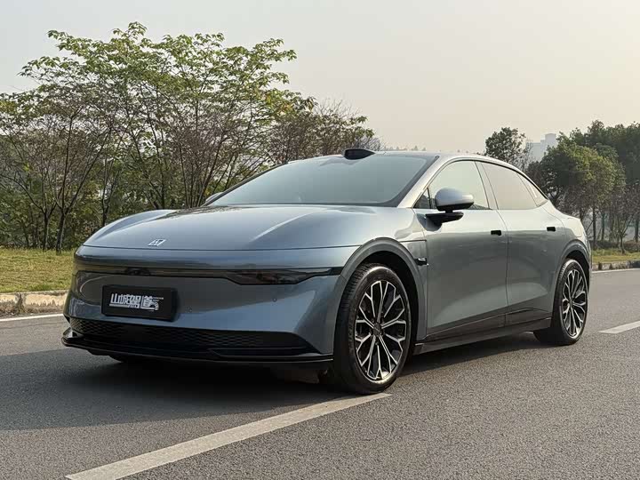 Фото 1 - Zeekr 007