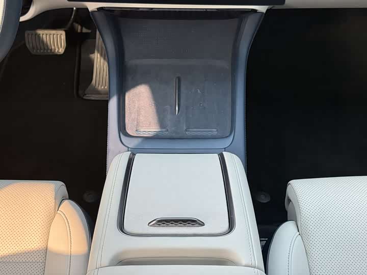 Фото 11 - Zeekr 007