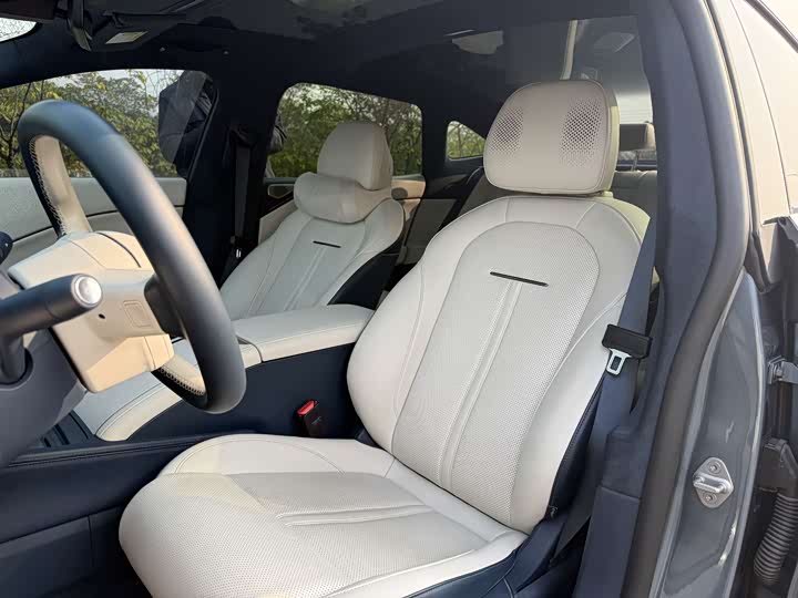 Фото 13 - Zeekr 007