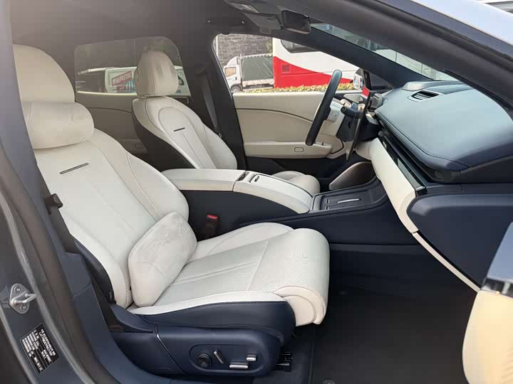 Фото 15 - Zeekr 007