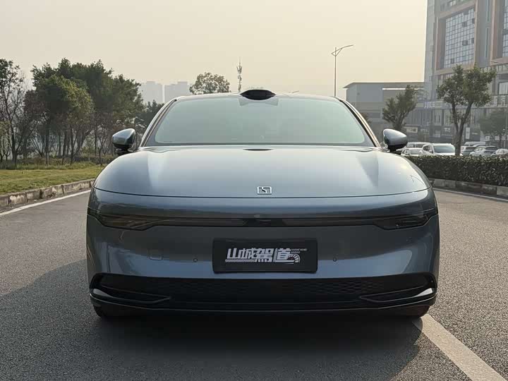 Фото 2 - Zeekr 007