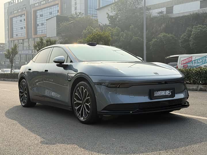 Фото 3 - Zeekr 007