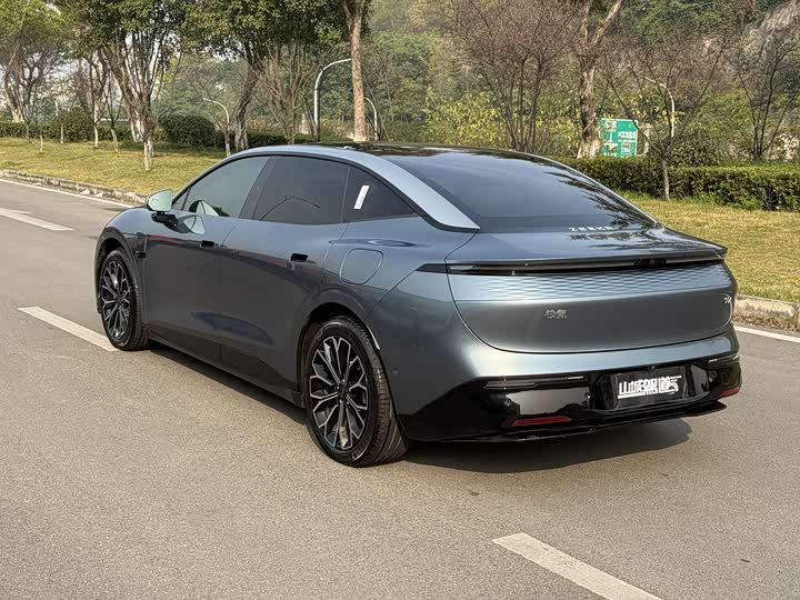 Фото 6 - Zeekr 007