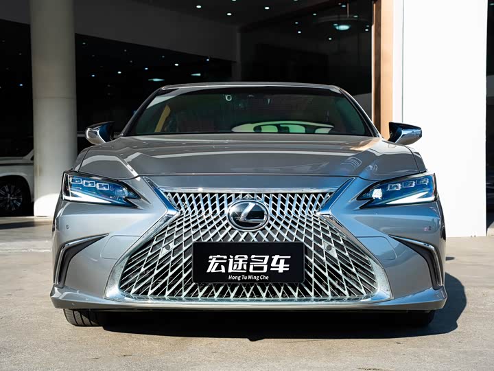 Фото 2 - Lexus ES