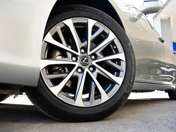 Фото 5 - Lexus ES