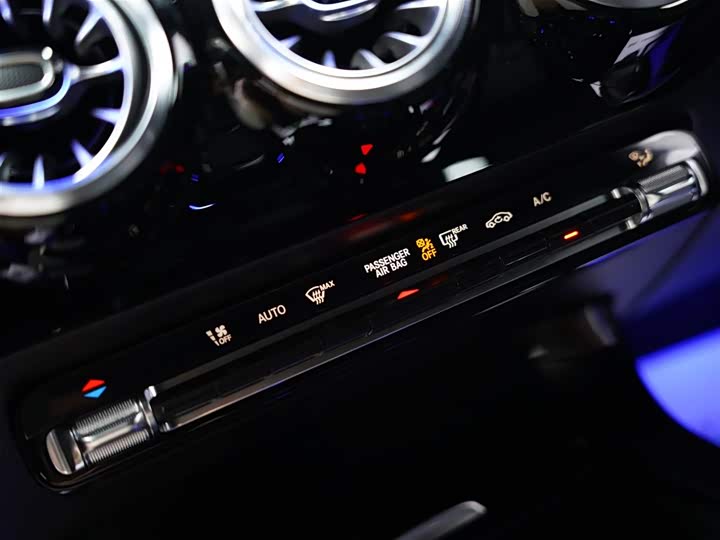 Фото 12 - Mercedes-Benz CLA-Class AMG