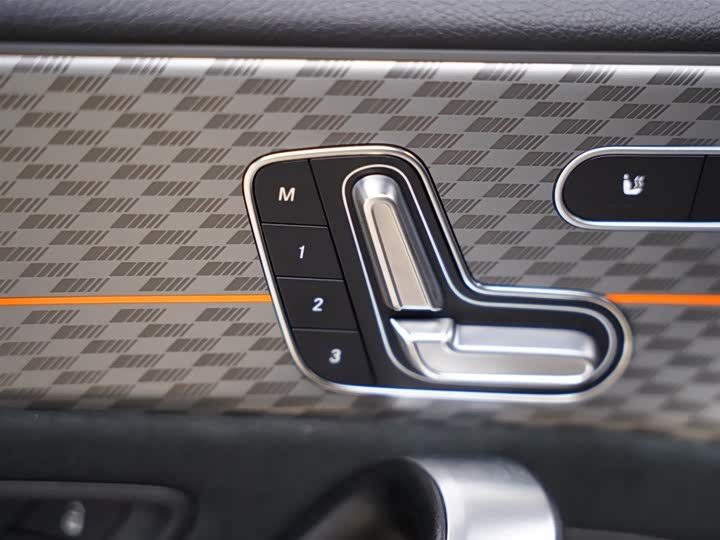 Фото 28 - Mercedes-Benz CLA-Class AMG