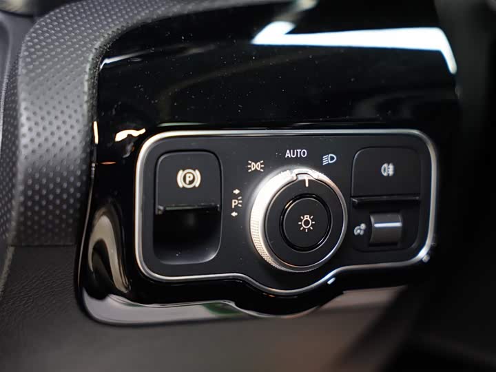 Фото 34 - Mercedes-Benz CLA-Class AMG