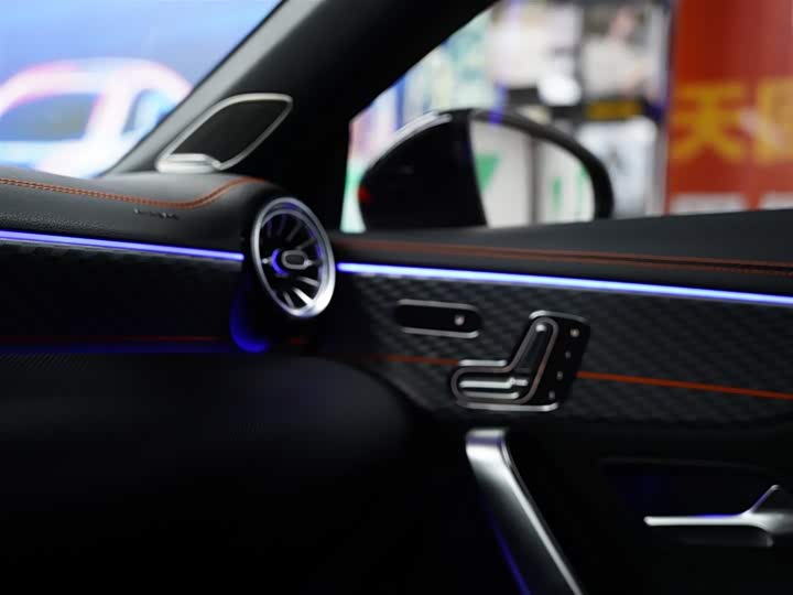 Фото 9 - Mercedes-Benz CLA-Class AMG