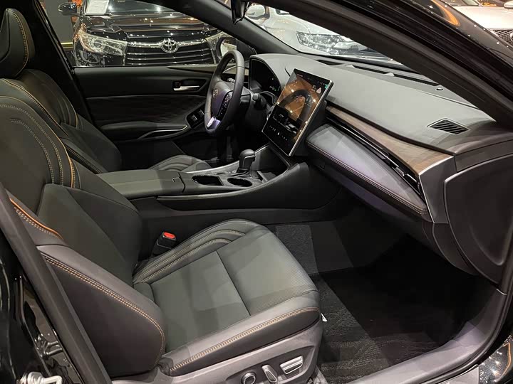 Фото 8 - Toyota Avalon