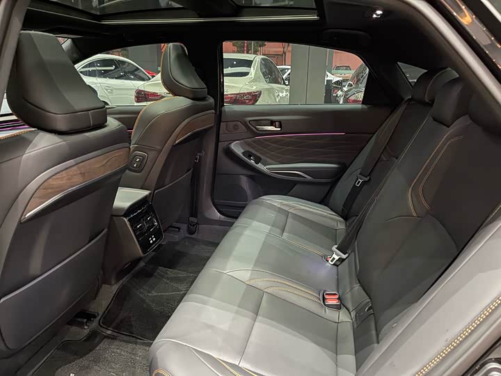 Фото 9 - Toyota Avalon