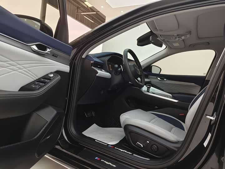 Фото 4 - Geely Preface