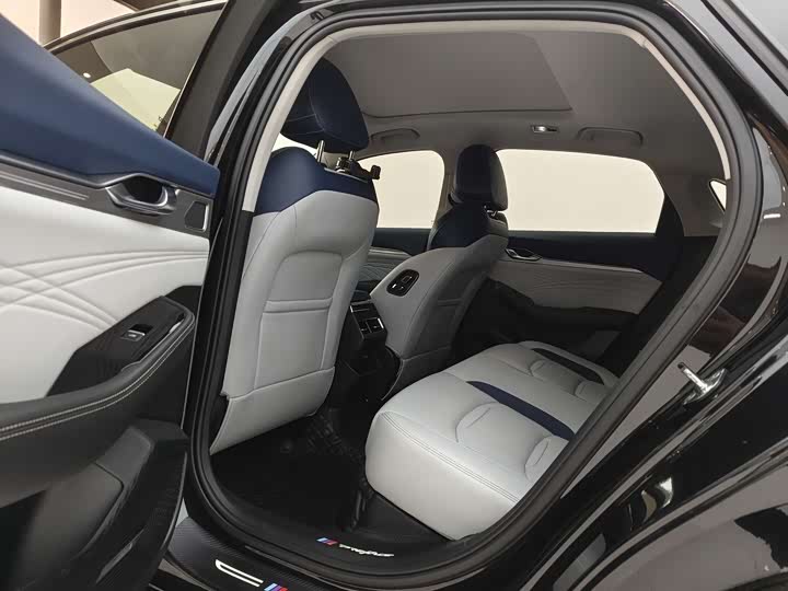 Фото 6 - Geely Preface