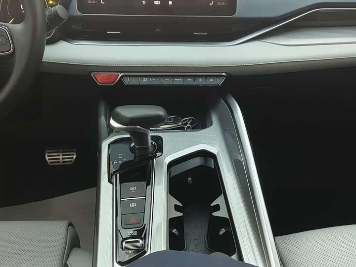 Фото 8 - Geely Preface