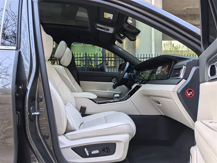 Фото 15 - LiXiang One