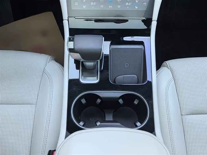 Фото 7 - LiXiang One