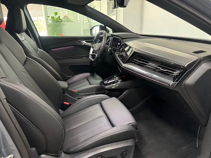 Фото 13 - Audi Q4 e-tron