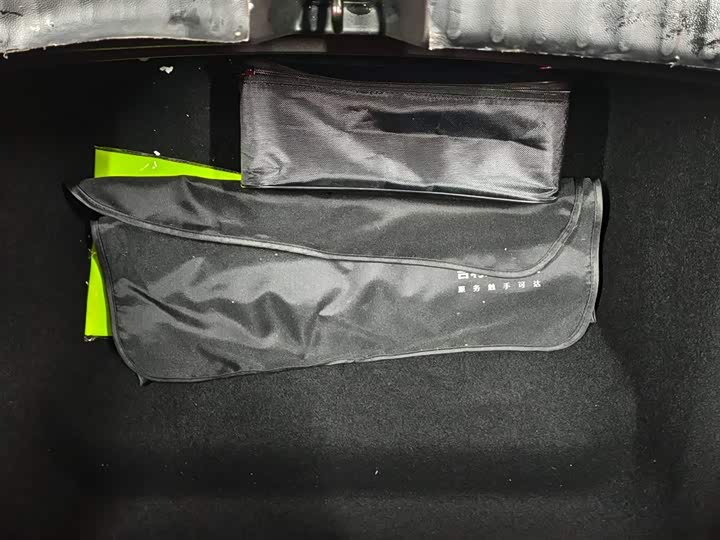 Фото 16 - Geely Galaxy E8