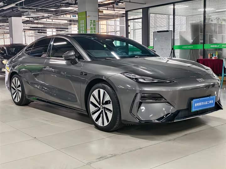 Фото 3 - Geely Galaxy E8