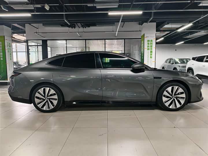 Фото 5 - Geely Galaxy E8