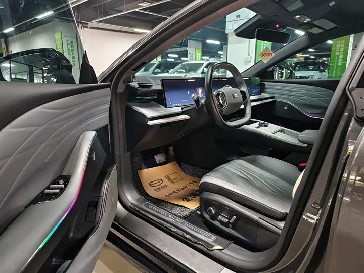 Фото 7 - Geely Galaxy E8