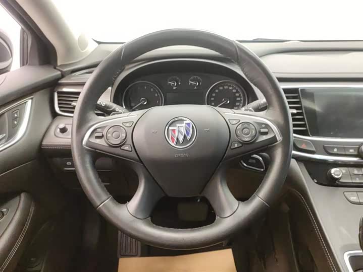 Фото 15 - Buick LaCrosse