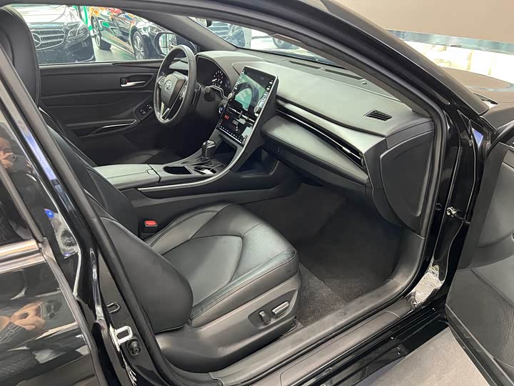 Фото 13 - Toyota Avalon