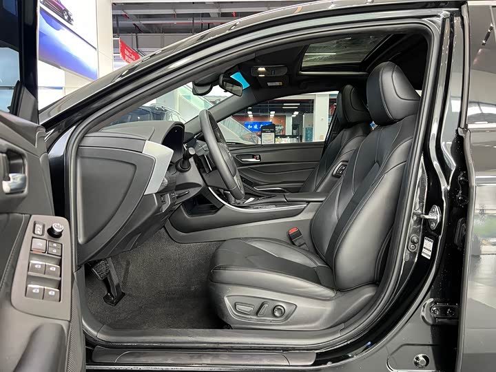 Фото 8 - Toyota Avalon