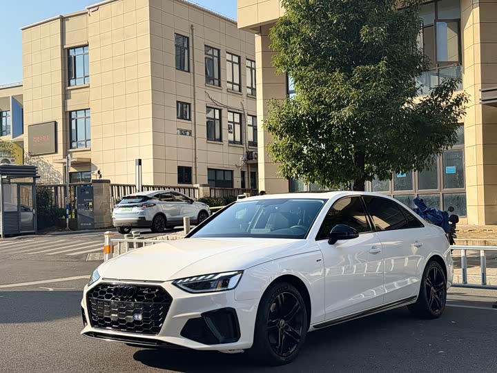 Фото 1 - Audi A4L