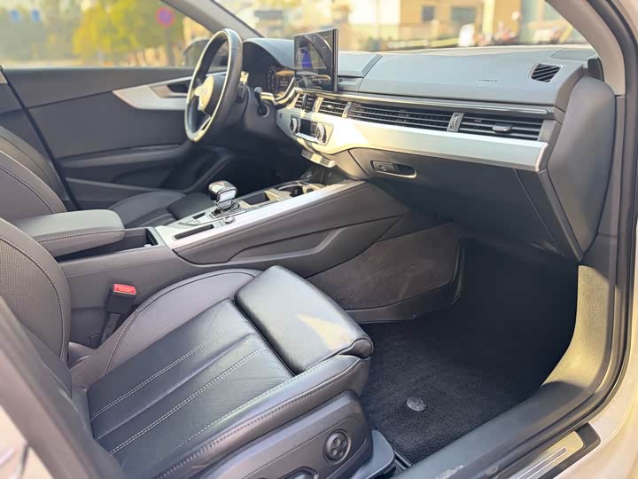 Фото 10 - Audi A4L