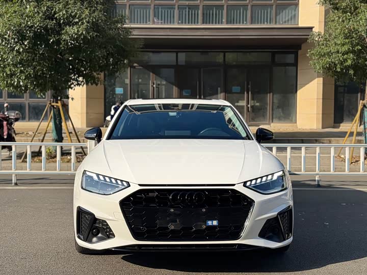 Фото 2 - Audi A4L