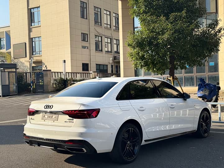 Фото 4 - Audi A4L