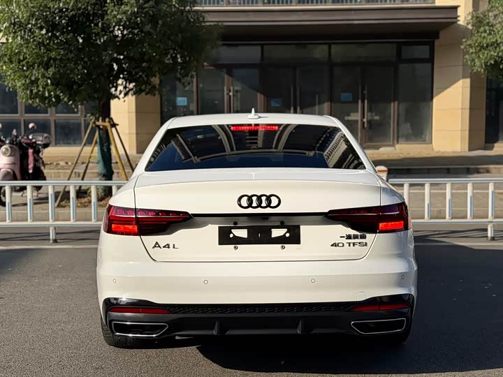 Фото 5 - Audi A4L
