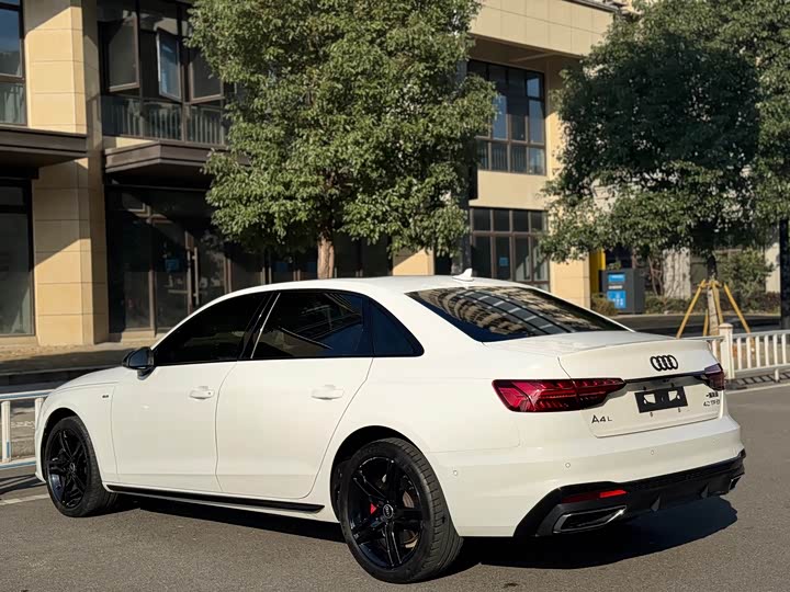 Фото 6 - Audi A4L