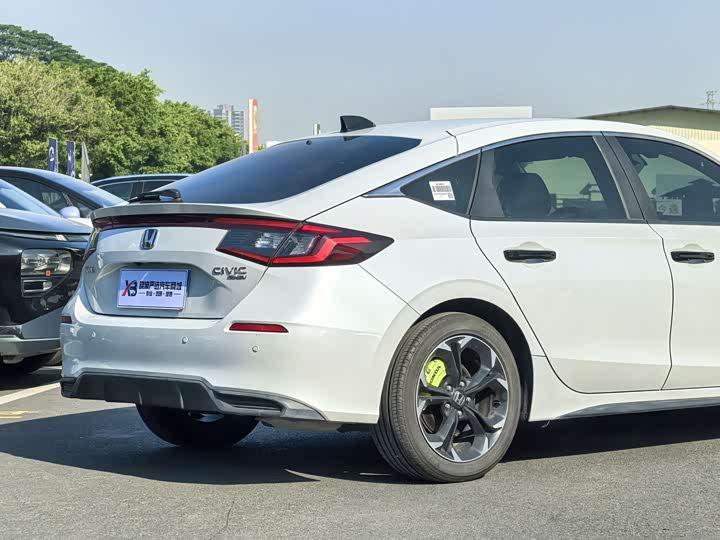 Фото 8 - Honda Civic