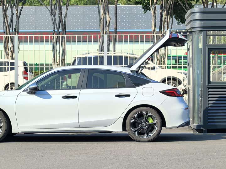 Фото 9 - Honda Civic