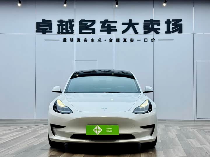 Фото 1 - Tesla Model 3