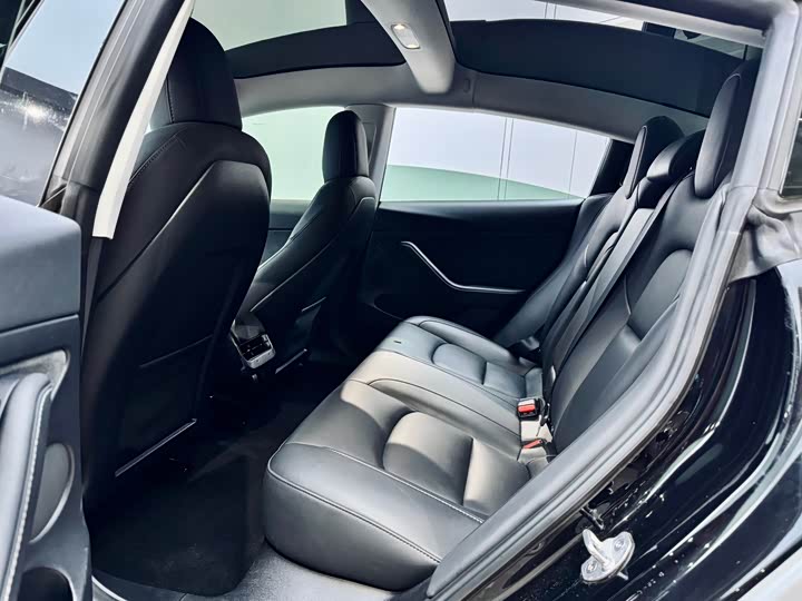 Фото 13 - Tesla Model 3