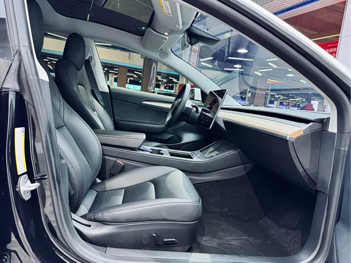 Фото 18 - Tesla Model 3