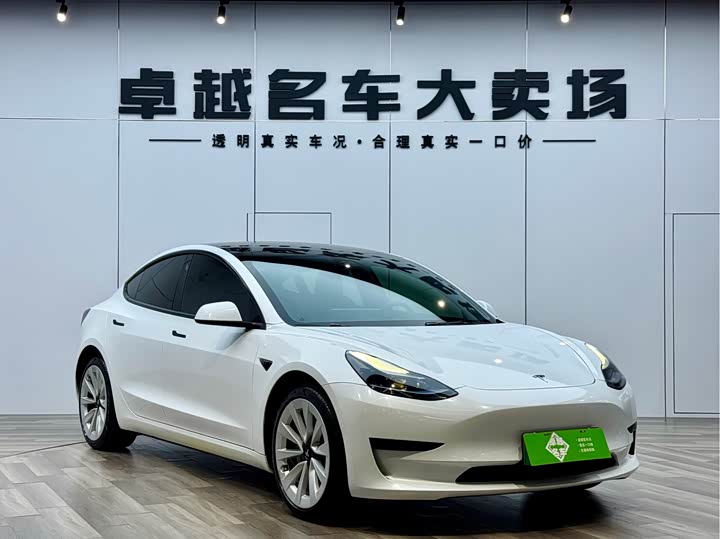 Фото 2 - Tesla Model 3