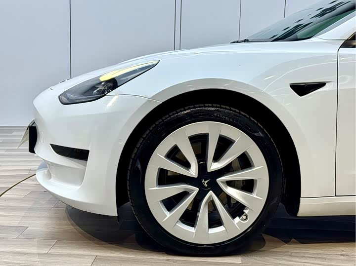 Фото 20 - Tesla Model 3