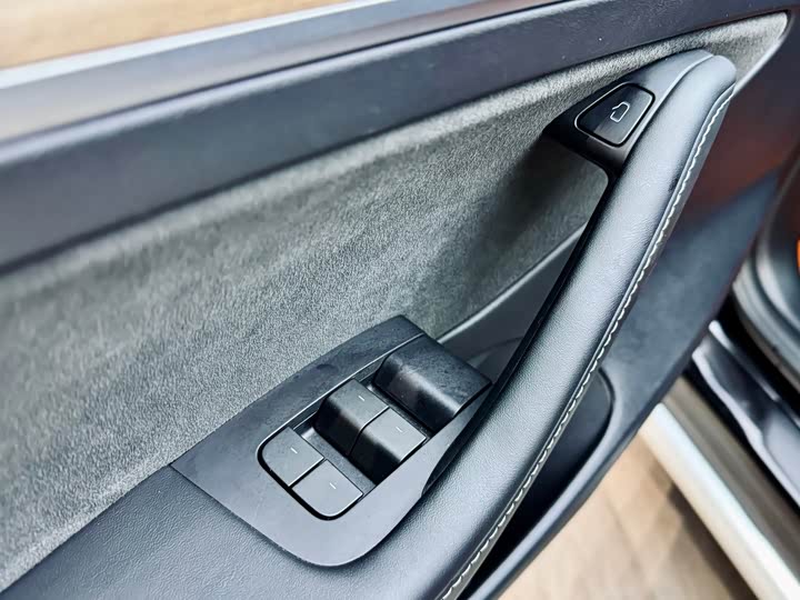 Фото 21 - Tesla Model 3