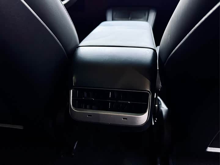 Фото 22 - Tesla Model 3